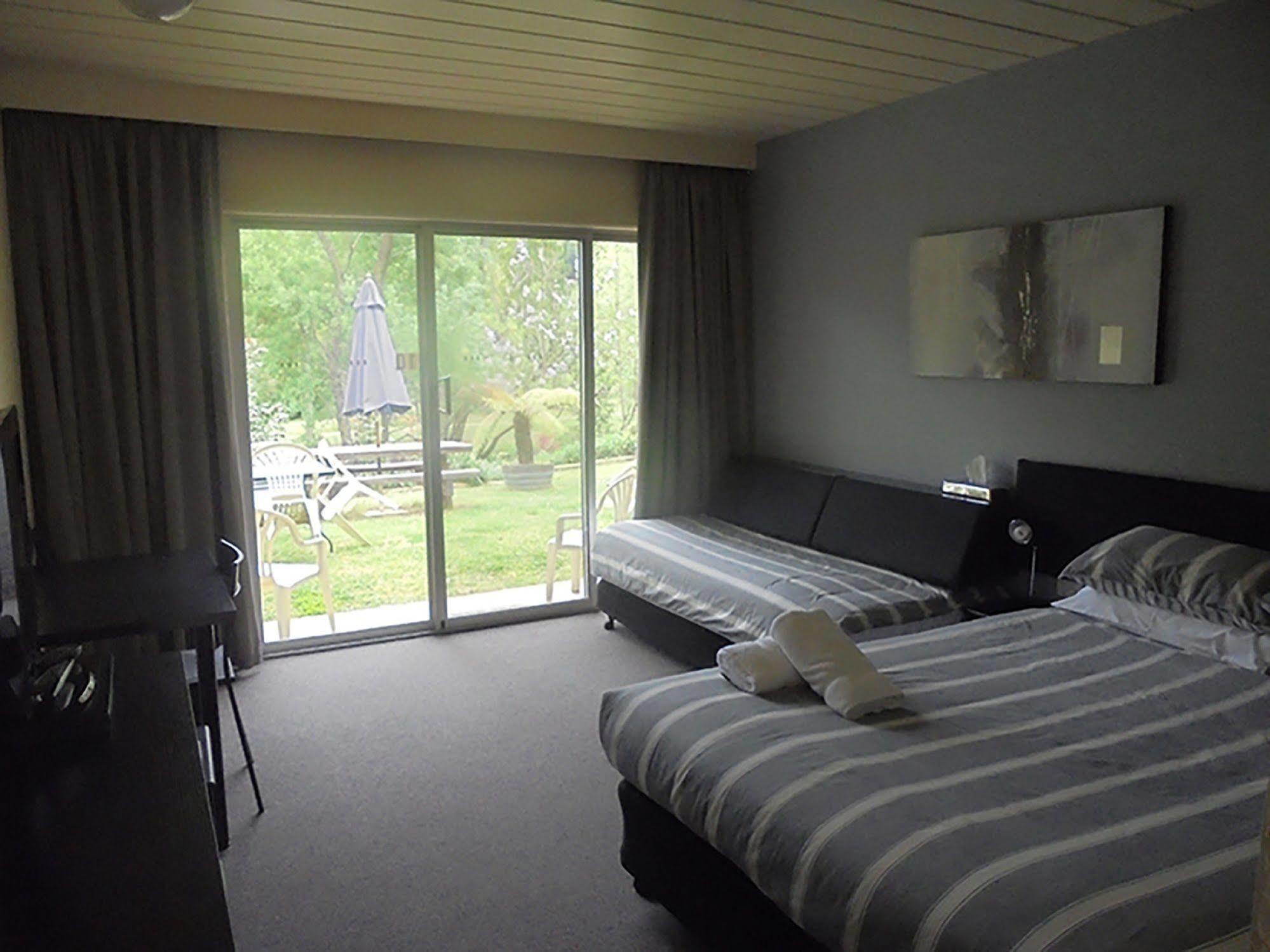 Riverbank Park Motel Bright Buitenkant foto